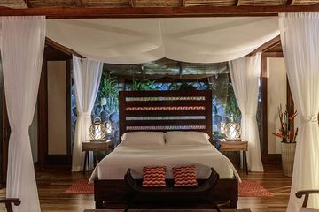 Jaguar Villa Schlafzimmer am Abend