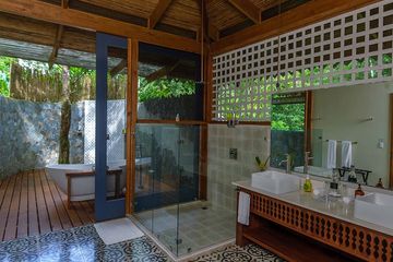 Pacuare Lodge Linda Vista Villa Blick ins Badezimmer