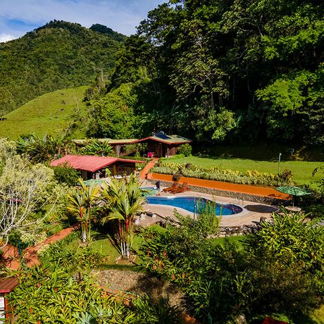 Hotel de Montaña El Pelícano Pool grün Blick auf den Pool