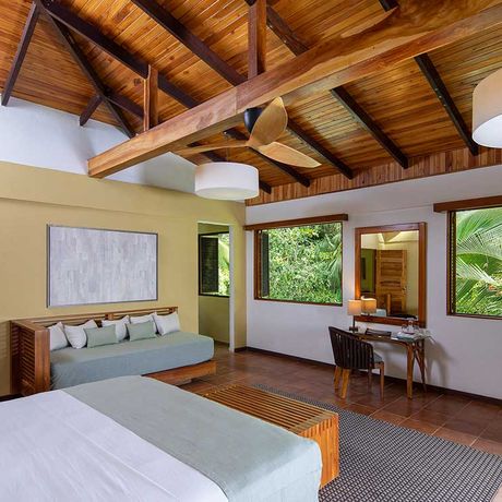 Innenraum des Superiorzimmers der El Remanso Rainforest Wildlife Lodge
