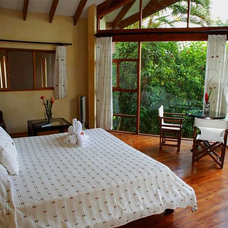 Bungalow & Cabina Tenorio Lodge Bungalow 01 Blick auf ein Bett des Bungalows der Bungalow & Cabina Tenorio Lodge