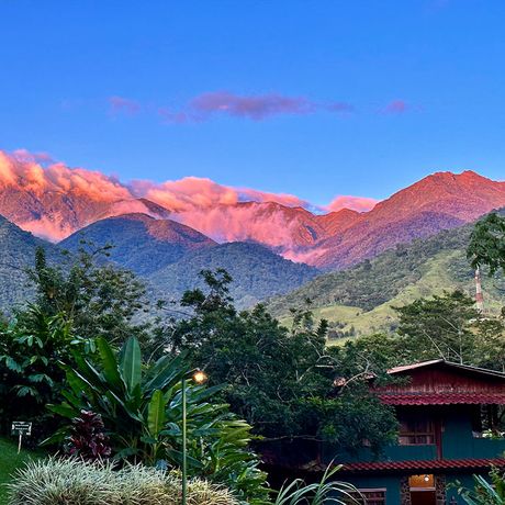 Hotel de Montaña El Pelícano Berge rosa Blick auf Berge