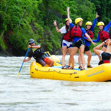 Rafting auf dem Fluss Savegre Klasse II-III 05 Ausflugsgruppe beim Rafting auf dem Fluss Savegre Klasse II-III