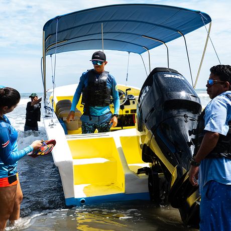 Costa Rica Boot Exkursion Die weiten Küsten locken mit vielen Abenteuern per Boot. Fahren Sie hinaus auf den Pazifik.