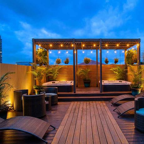 Von der Dachterrasse haben Sie einen Panoramablick auf die Umgebung.