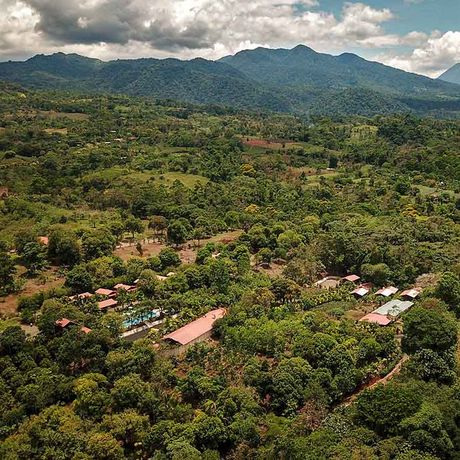 Vogelperspektive der Heliconias Nature Lodge