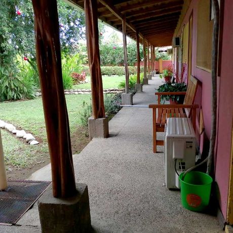 Cabinas Marcelina Aussenbereich Überdachter Aussenbereich der Cabinas Marcelina