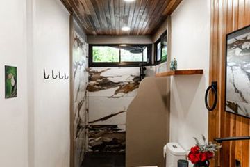 Hotel Sueño Río Celeste Dschungelhaus Badezimmer