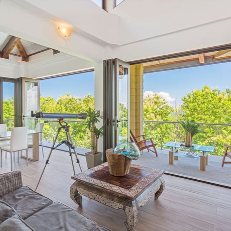 Blick ins Wohnzimmer der Villa Tule im Ferienhaus Tulemar Resort