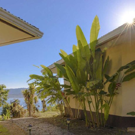 Übergang zum Strand des Hotels Jinetes de Osa