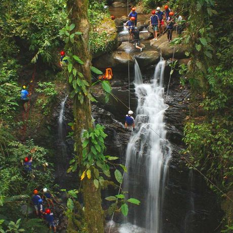 Blick auf eine Ausflugsgruppe der Canyoneering und Canopy Tour