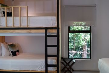 Hotel Nya Familienzimmer Hochbetten Fenster