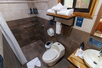 Hotel los Pinos Standardzimmer Badezimmer
