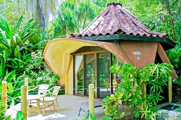 Resort Ylang Ylang Strandbungalow 01