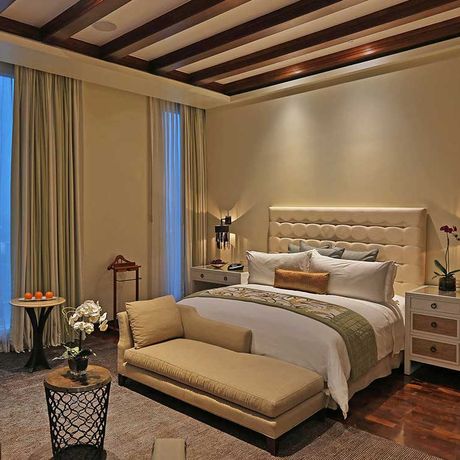 Blick auf ein Bett der Suite des Hotel Intercontinental