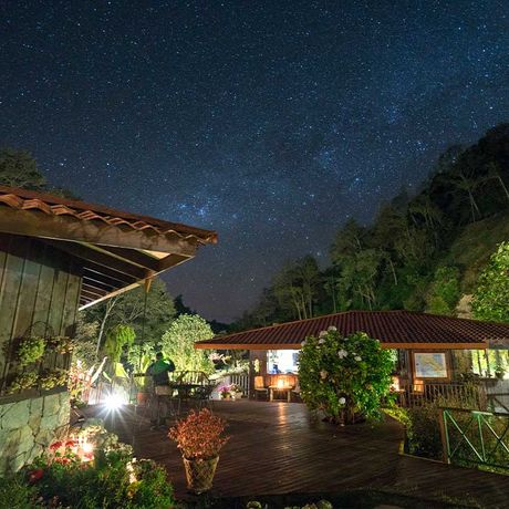 Bungalow Trogon Lodge Aussenansicht 07 Blick auf den nächtlichen Himmel der Bungalow Trogon Lodge