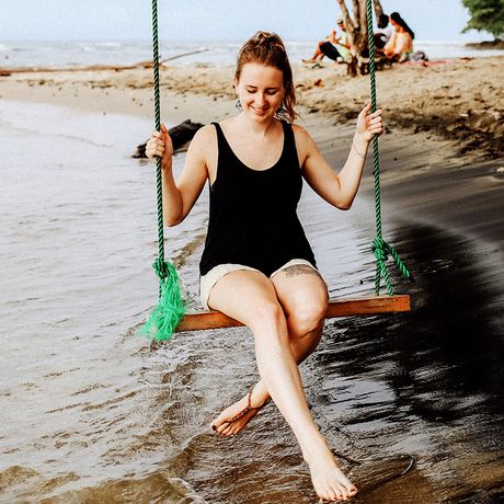 Costa Rica Schaukel am Strand Lassen Sie in eine der herrlichen Badebuchten die Seele baumeln und spüren Sie die entspannte Stimmung