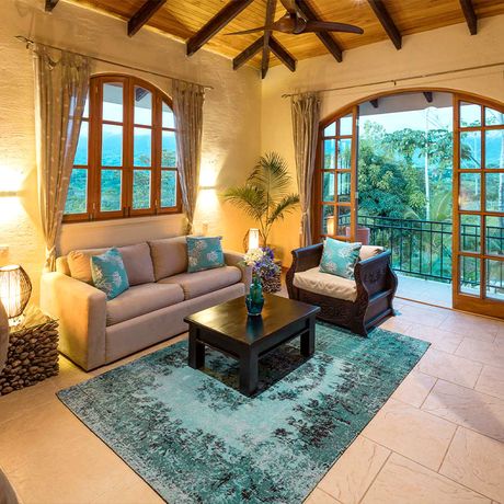 Boutique-Hotel El Castillo Meerblicksuite 05 Blick in das Wohnzimmer einer Meerblicksuite des Boutique-Hotesl El Castillo