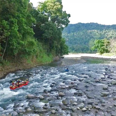 Tubing im Dschungel auf dem Savegre Fluss
