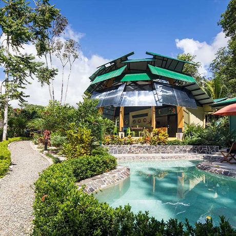 Yaba Chigui Lodge Blick auf den Pool und Außenbereich Blick auf den Pool und Außenbereich