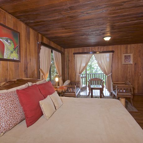 Dschungellodge Rancho Naturalista Superiorzimmer 03 Doppelbett des Superiorzimmers in der Dschungellodge Rancho Naturalista