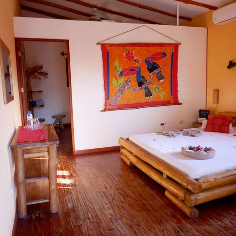 Samara Palm Lodge Familienzimmer 04 Bett des Familienzimmers der Samara Palm Lodge