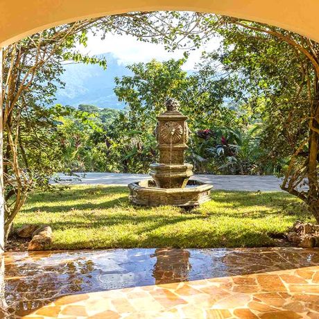 Boutique-Hotel El Castillo Aussenbereich 03 Blick in den Garten des Boutique-Hotels El Castillo