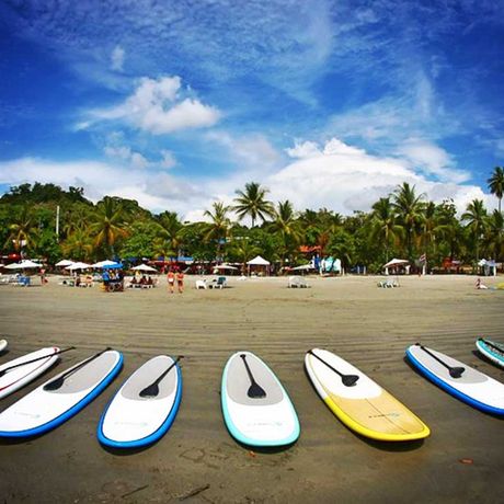 Blick auf den Strand bei der SUP- Tour auf dem Meer
