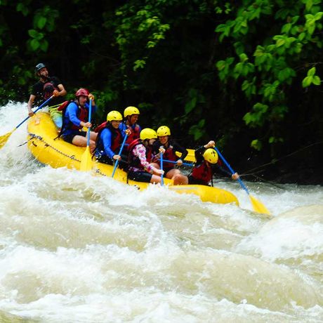Rafting auf dem Fluss Guabo Klasse II, III+, V 04 Ausflugsgruppe beim Rafting auf dem Fluss Guabo Klasse II, III+, V