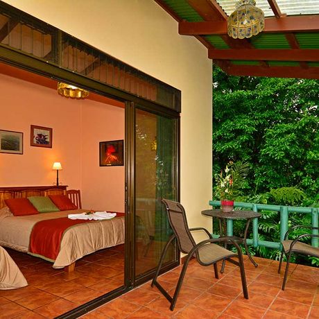 Hotel Arenal Observatory Lodge & Spa Standardzimmer 07 Blick auf den Balkon des Standardzimmers des Hotel Arenal Observatory Lodge & Spa