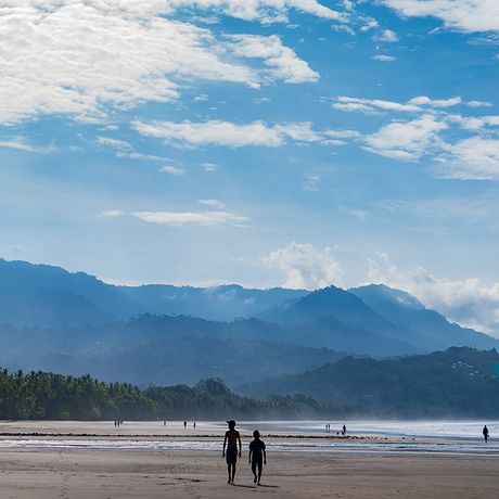 Costa Rica Naturkulisse Die einmalige Naturkulisse lädt zu langen Spaziergängen am Strand ein. Lassen Sie die Szenerie auf sich wirken.