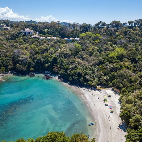 Costa Rica Strandunterkunft Bucht Ausblick von oben auf eine idyllische Badebucht