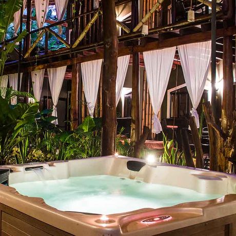 Costa-Rica-Dschungel-Lodge-Whirlpool Entspannen Sie im Whirlpool der Dschungel-Lodge