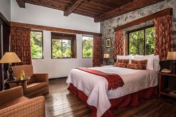 Poas Volcano Lodge Gartenzimmer Bett Sessel