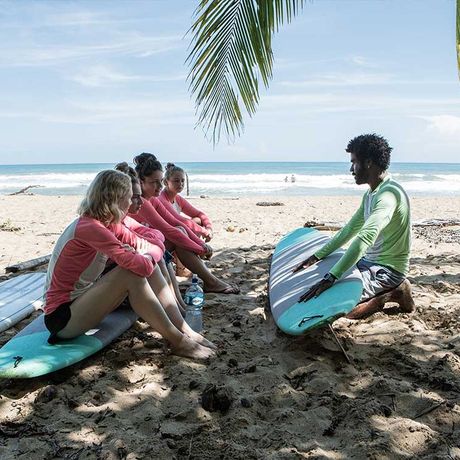 Surfkurs in der Karibik 09 Blick auf eine Surfergruppe beim Surfkurs in der Karibik