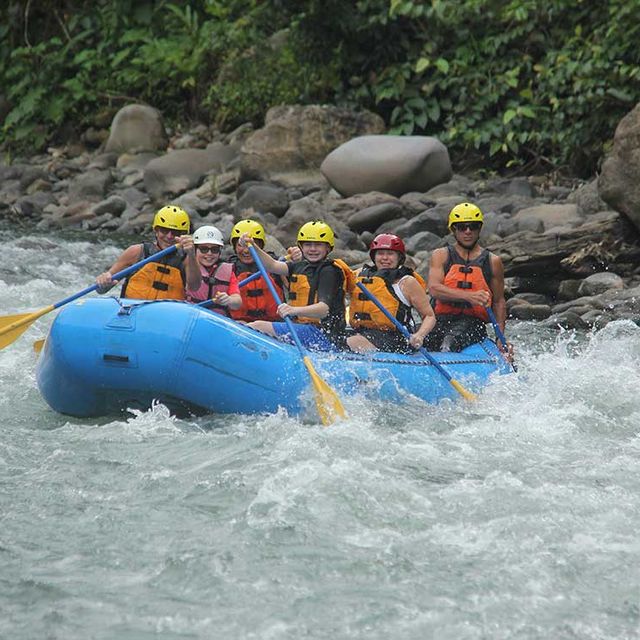 Familienrafting auf dem Fluss Pejibaye Klasse II-III 05