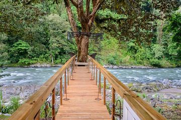 Pacuare Lodge Jaguar Villa Blick auf Brücke und Fluss