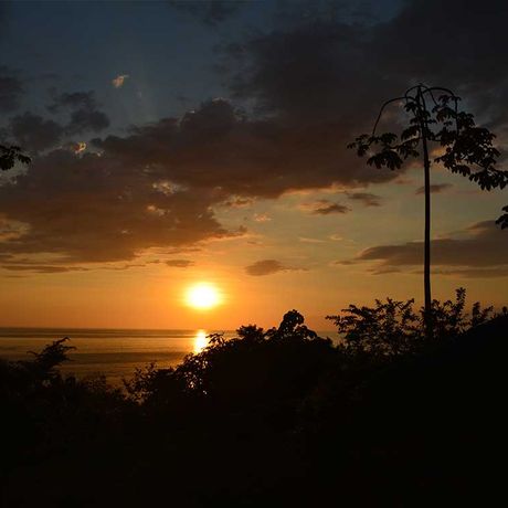 Blick auf den Sonnenuntergang in der Dschungel-Lodge La Cusinga Lodge