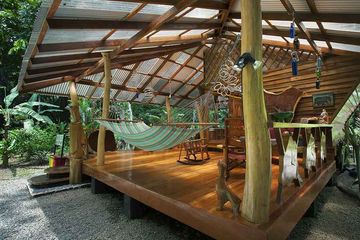 Ökolodge Congo Bongo Deluxebungalow 01