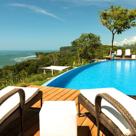 Boutique-Hotel El Castillo Pool 04 Blick auf Terrasse und Infinity-Pool des Boutique-Hotels El Castillo