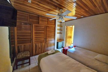 Pension Turrialba B&B Doppelzimmer mit Gemeinschaftsbad 01