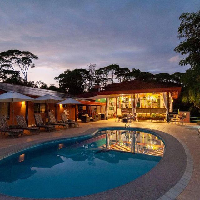 Villas Alturas Pool abends
