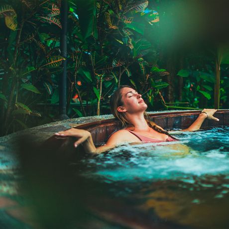 Resort Nayara Gardens Jacuzzi Blick auf den Jacuzzi