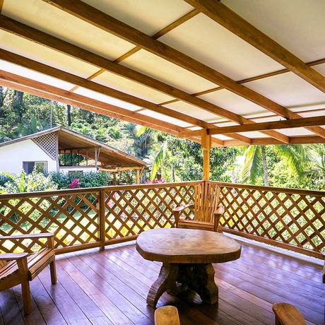 Terrasse des großen Ferienhaus der Passion Fruit Lodge