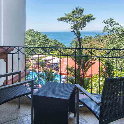 Resort Shana by the Beach Ausblick von Terrasse auf Meer