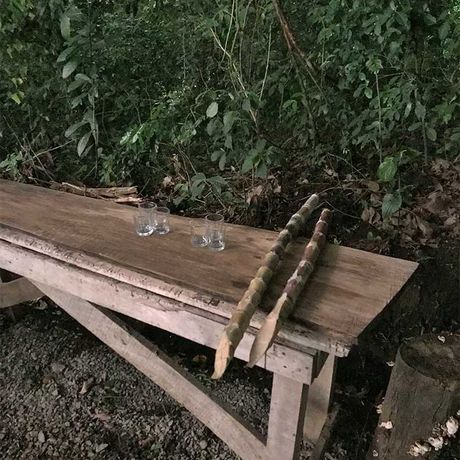 Kaffeekultur und abenteuerliche Tierbeobachtungen 09 Blick auf eine Werkbank bei dem Tagesausflug Kaffeekultur und abenteuerliche Tierbeobachtungen