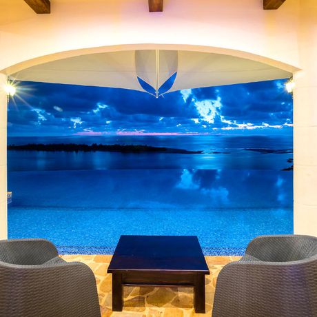 Boutique-Hotel El Castillo Pool 02 Blick auf den Infinity-Pool des Boutique-Hotels El Castillo
