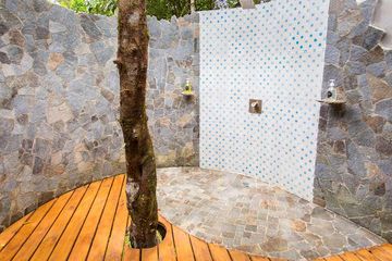 Pacuare Lodge Linda Vista Villa Außendusche in der Natur