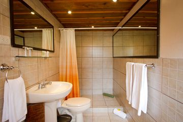 Poas Volcano Lodge Gartenzimmer Badezimmer Dusche
