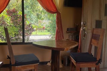 Finca Mei Tai Superiorzimmer Stühle